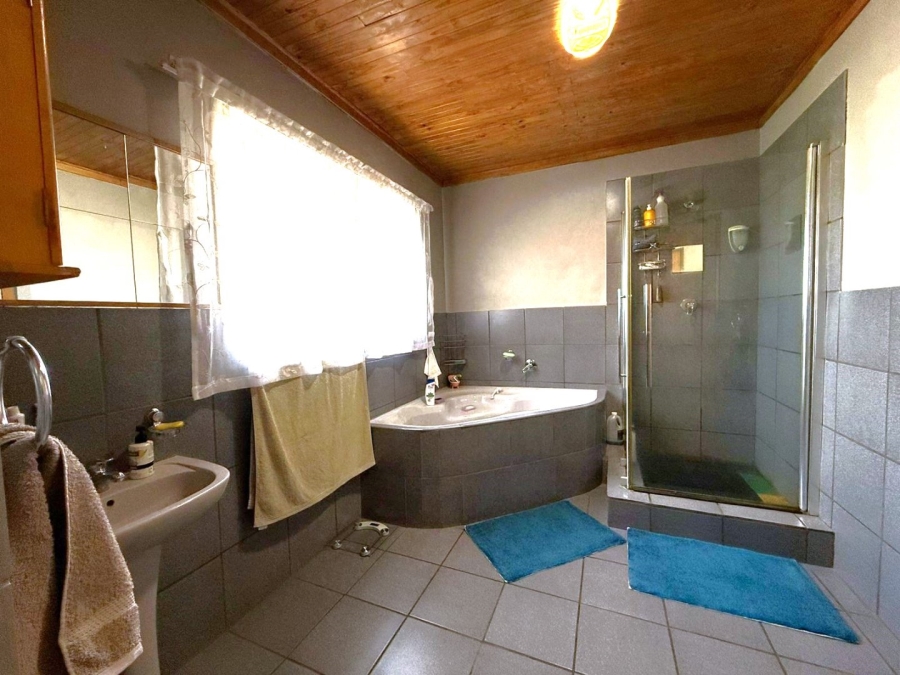 3 Bedroom Property for Sale in Langenhovenpark Free State